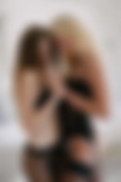 Izzy Delphine/WowGirls.com 2013-12-28 Izzy Delphine, Vanessa - Listen To Your Inmost Desire/004.jpg