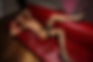 photodromm.com - 2011-12/elizabeth - 02 - red blood leather 2/16.jpg